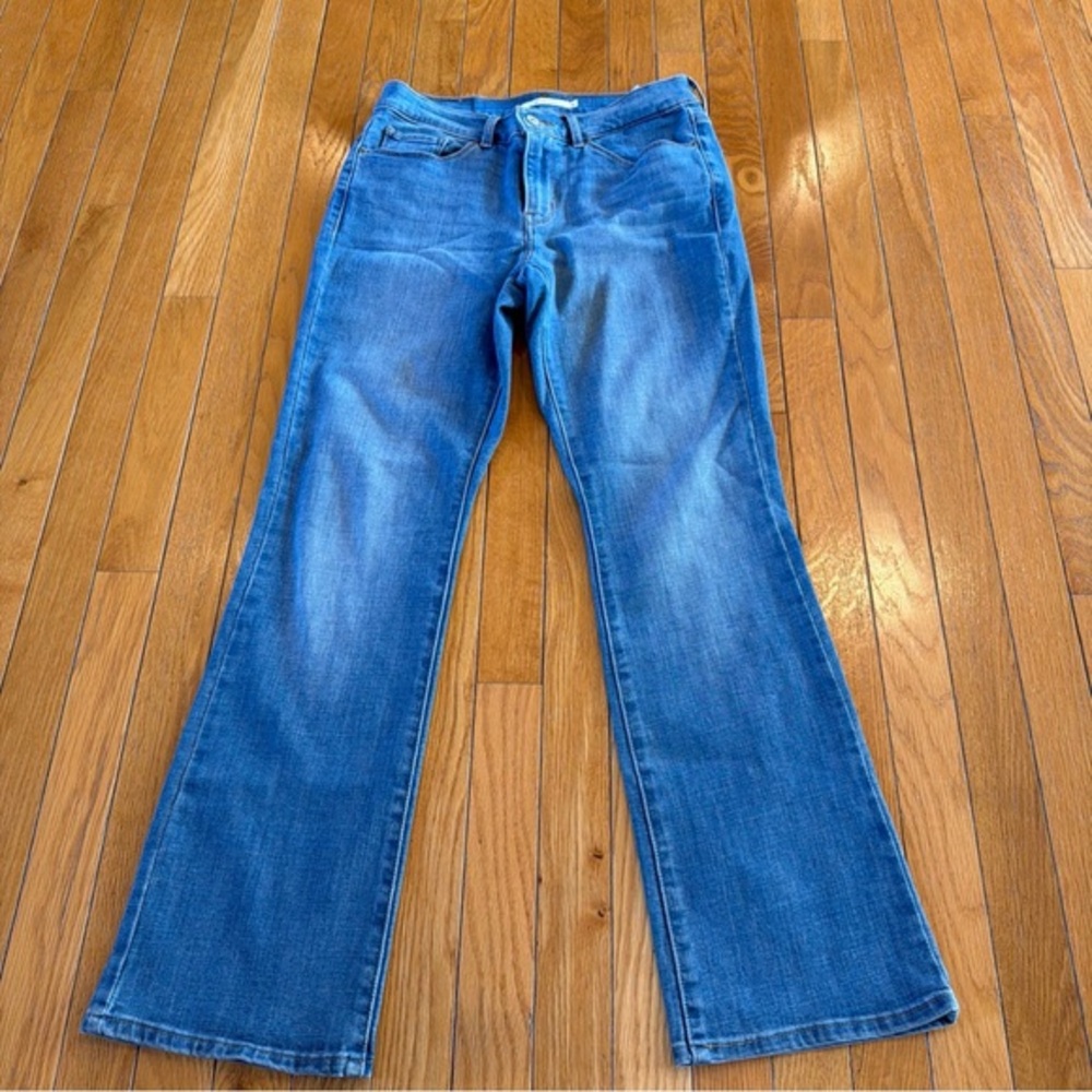 Levi’s Bootcut Medium Blue Denim Jeans Women’s Sz 4 Inseam 30”